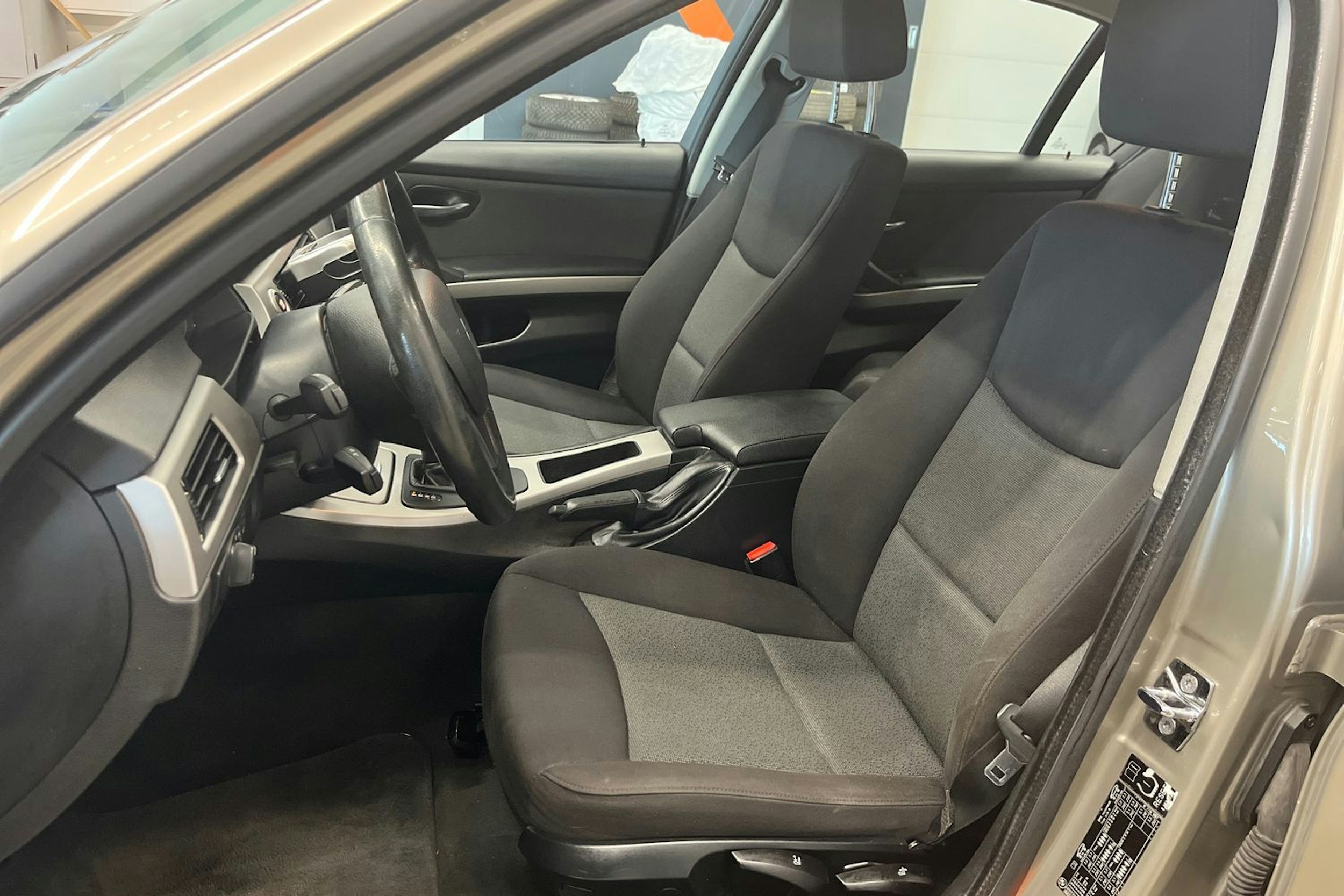 ruskea (beige) BMW 320 2007 kuva 14.
