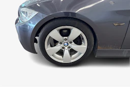 Harmaa BMW 320 2007 kuva 9.