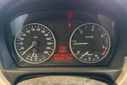 Harmaa BMW 320 2007 kuva 13.