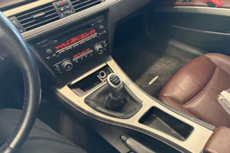 Harmaa BMW 320 2007 kuva 16.