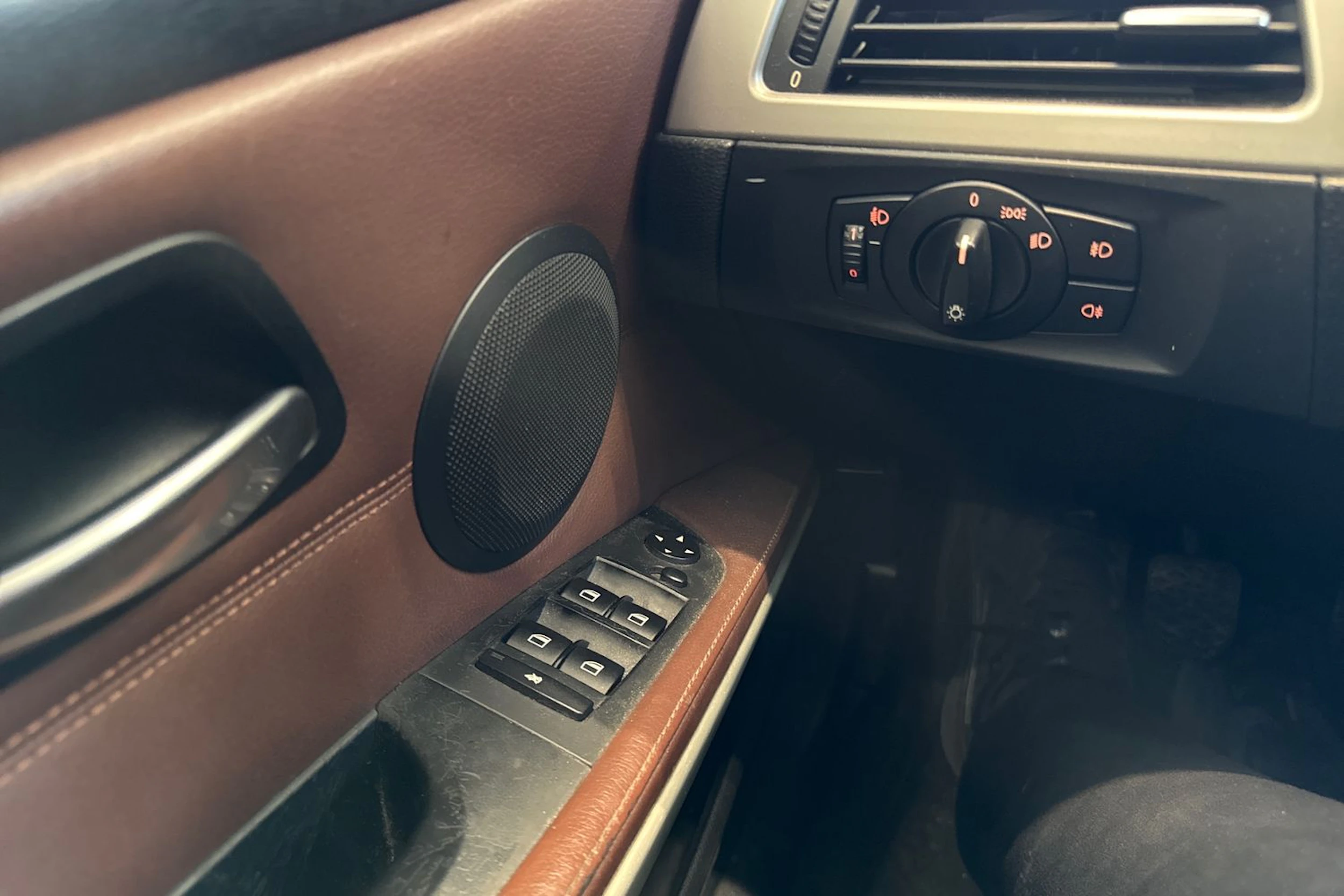 Harmaa BMW 320 2007 kuva 17.