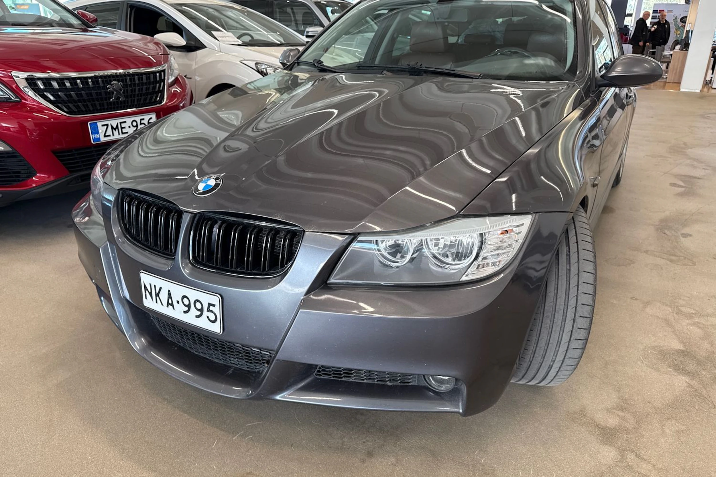 Harmaa BMW 320 2007 kuva 30.