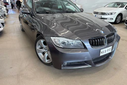 Harmaa BMW 320 2007 kuva 31.