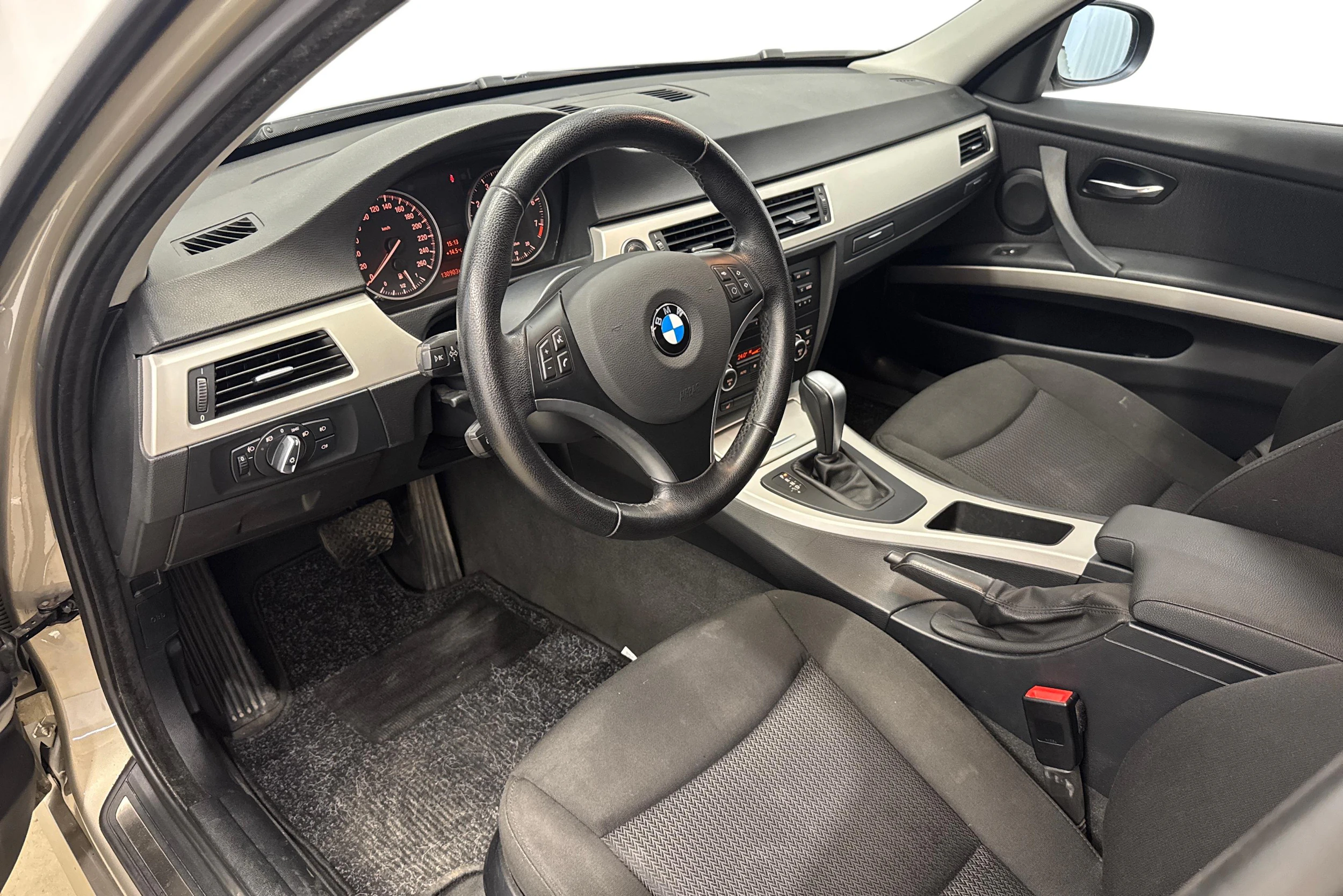 ruskea (beige) BMW 320 2009 kuva 6.