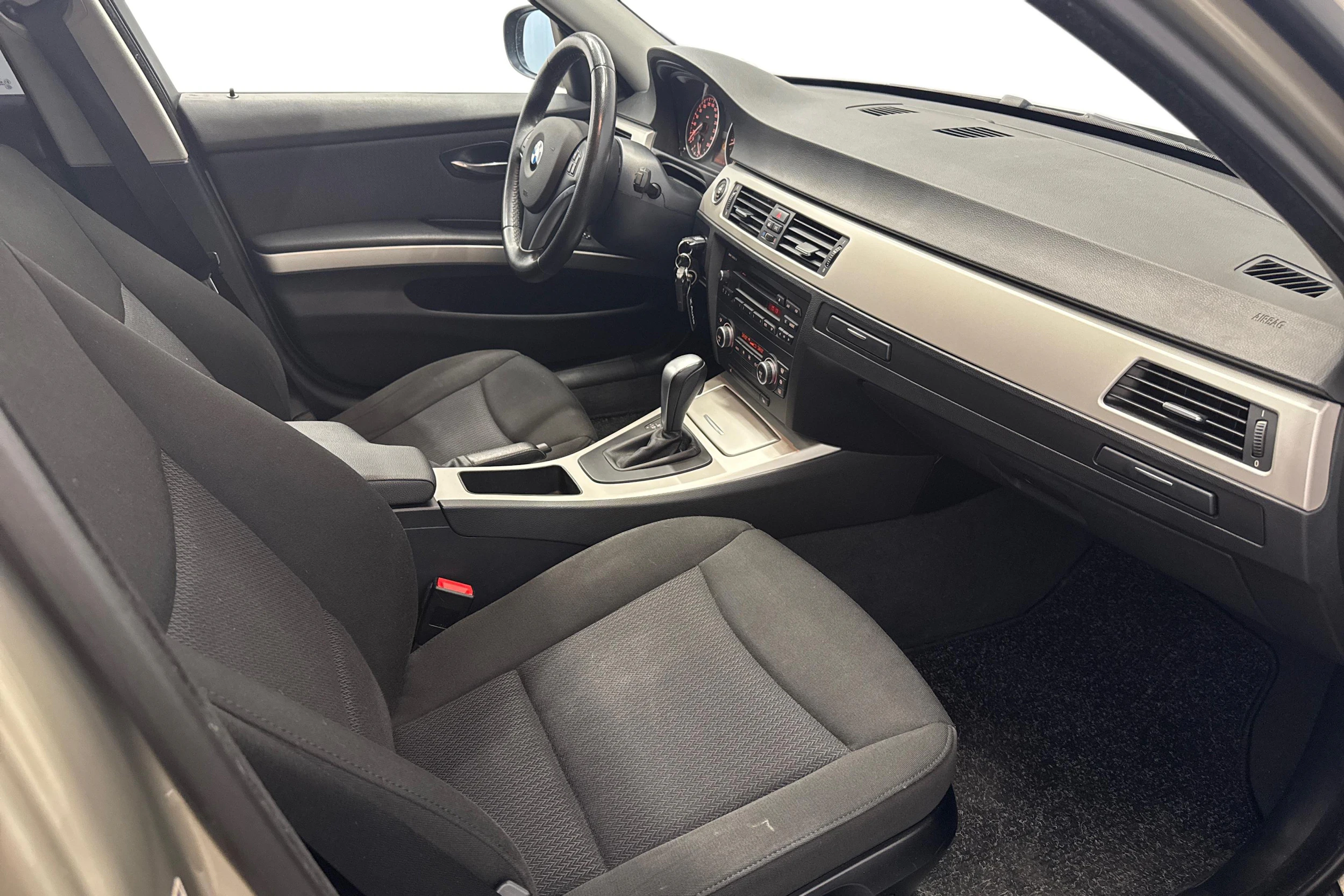 ruskea (beige) BMW 320 2009 kuva 7.