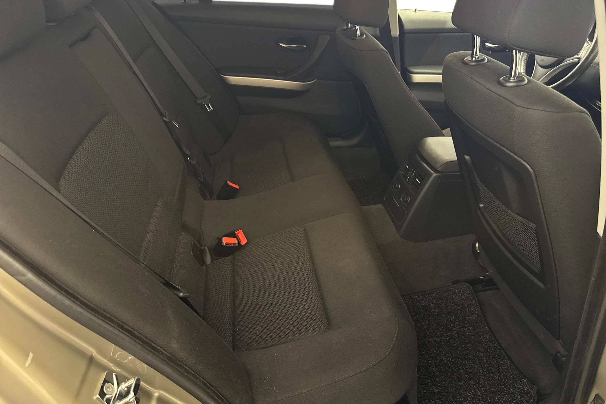 ruskea (beige) BMW 320 2009 kuva 8.