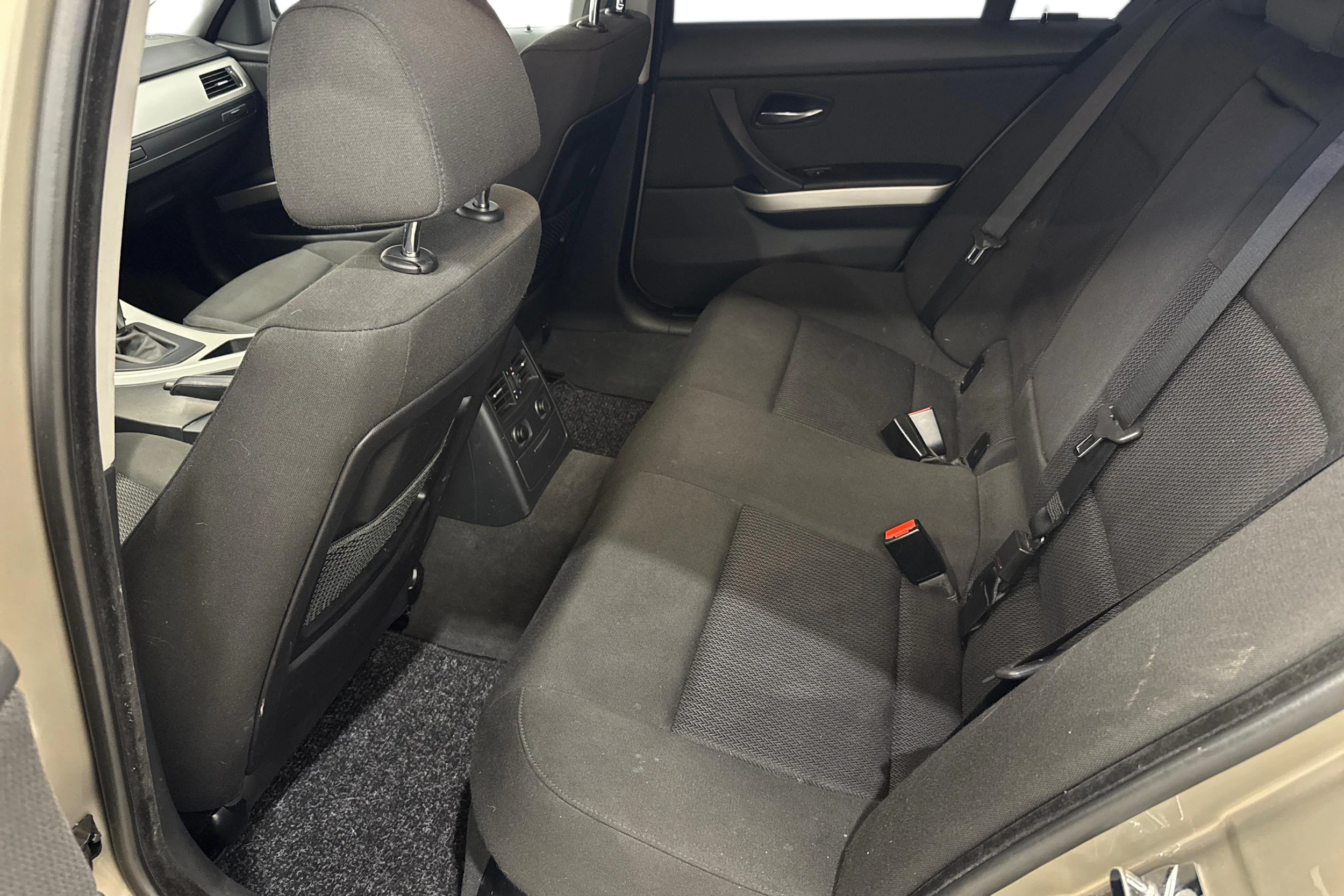 ruskea (beige) BMW 320 2009 kuva 9.