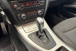 ruskea (beige) BMW 320 2009 kuva 14.