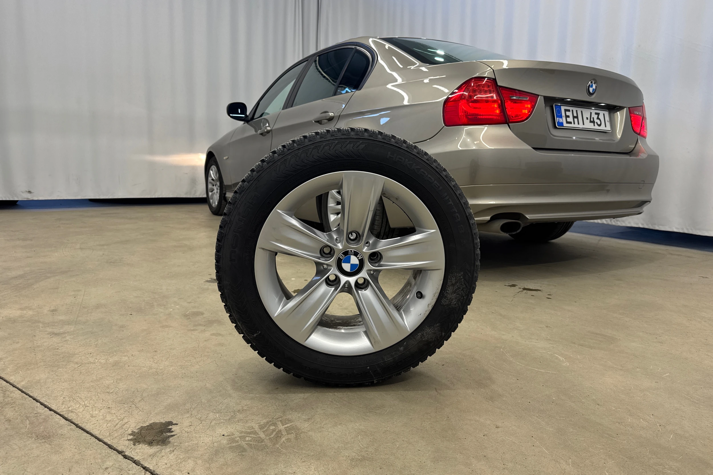 ruskea (beige) BMW 320 2009 kuva 21.