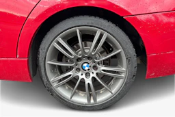 Punainen BMW 320 2009 kuva 9.