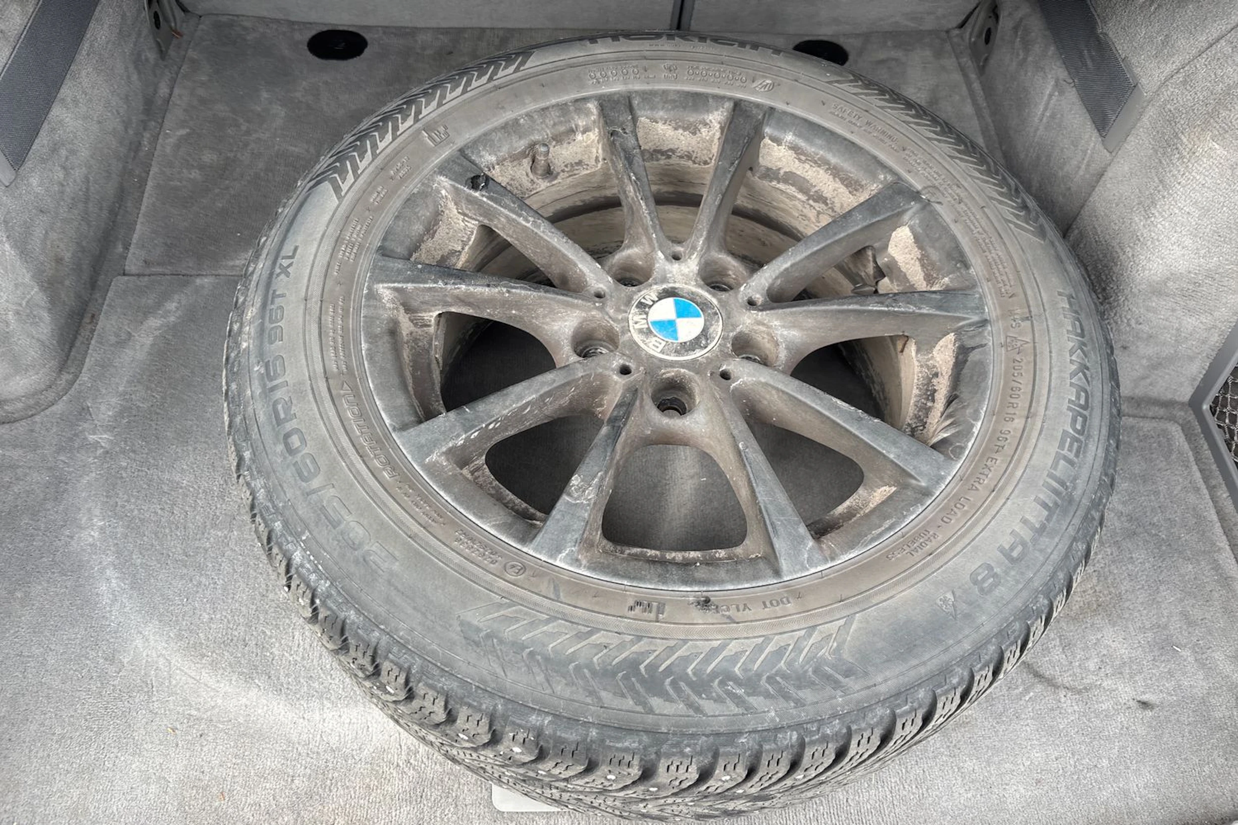 Punainen BMW 320 2009 kuva 10.