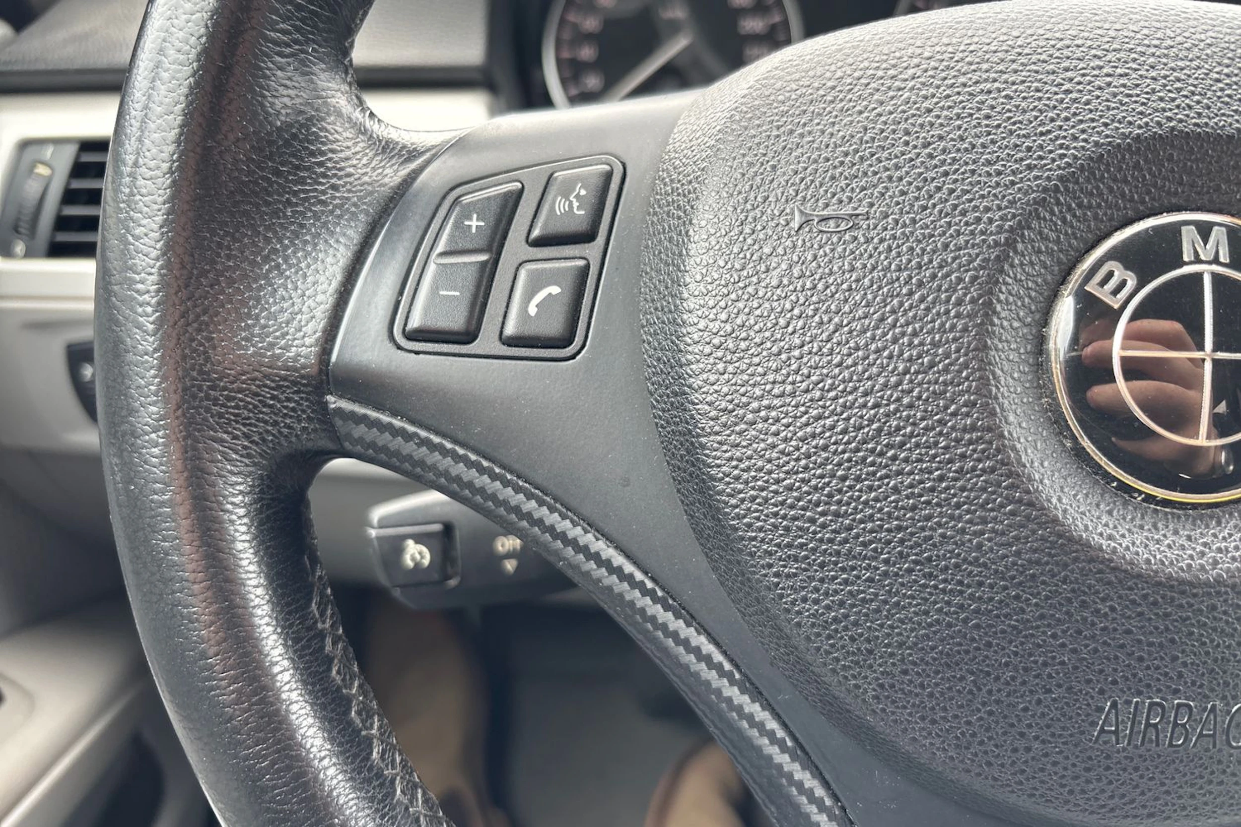 Punainen BMW 320 2009 kuva 13.