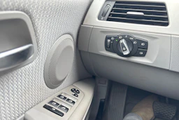 Punainen BMW 320 2009 kuva 15.