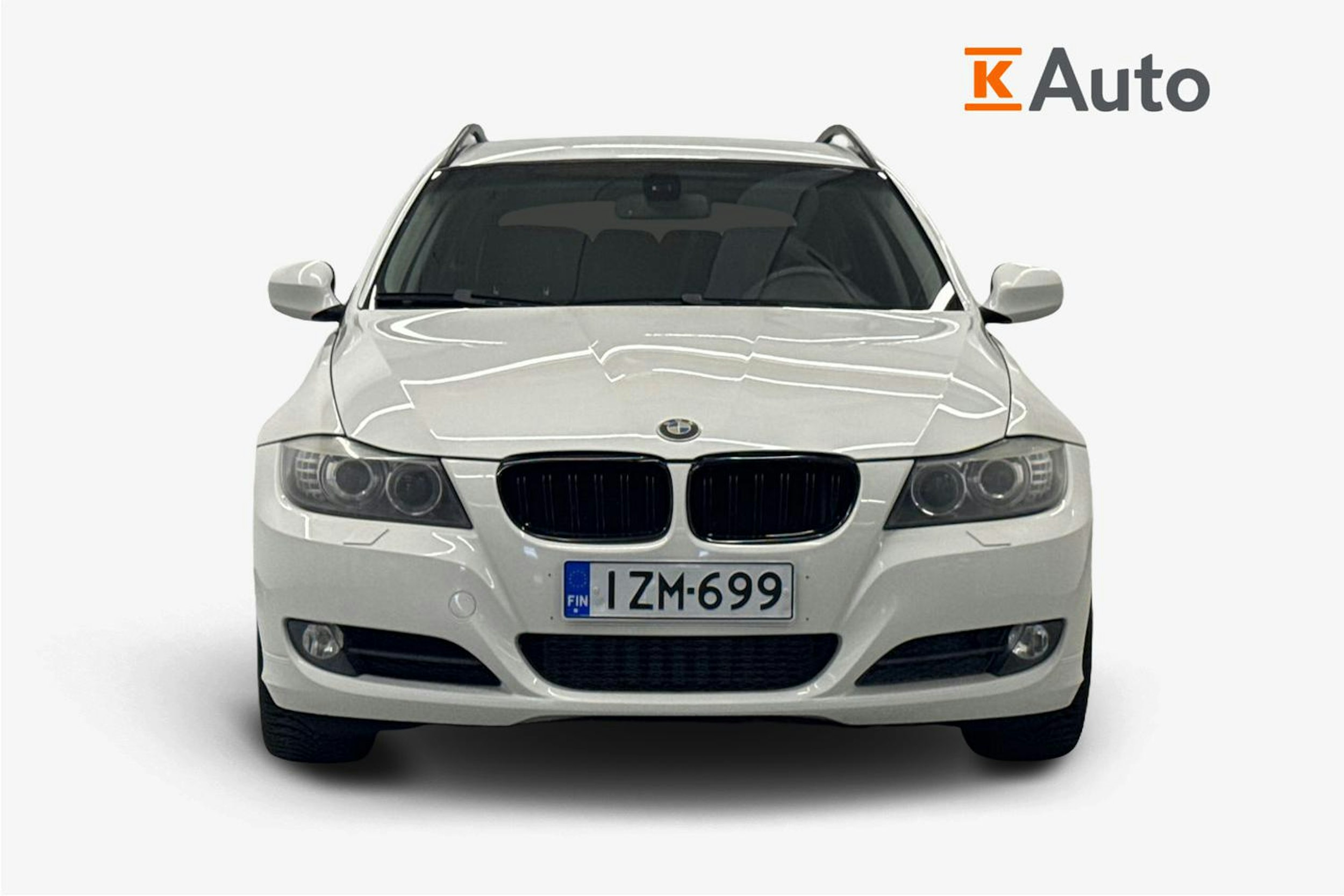 valkoinen BMW 320 2009 kuva 4.
