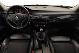 valkoinen BMW 320 2009 kuva 7.