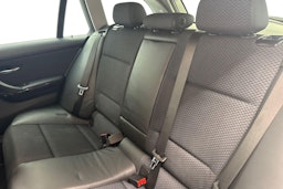 valkoinen BMW 320 2009 kuva 8.
