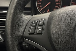 valkoinen BMW 320 2009 kuva 13.