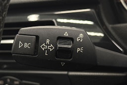 valkoinen BMW 320 2009 kuva 15.