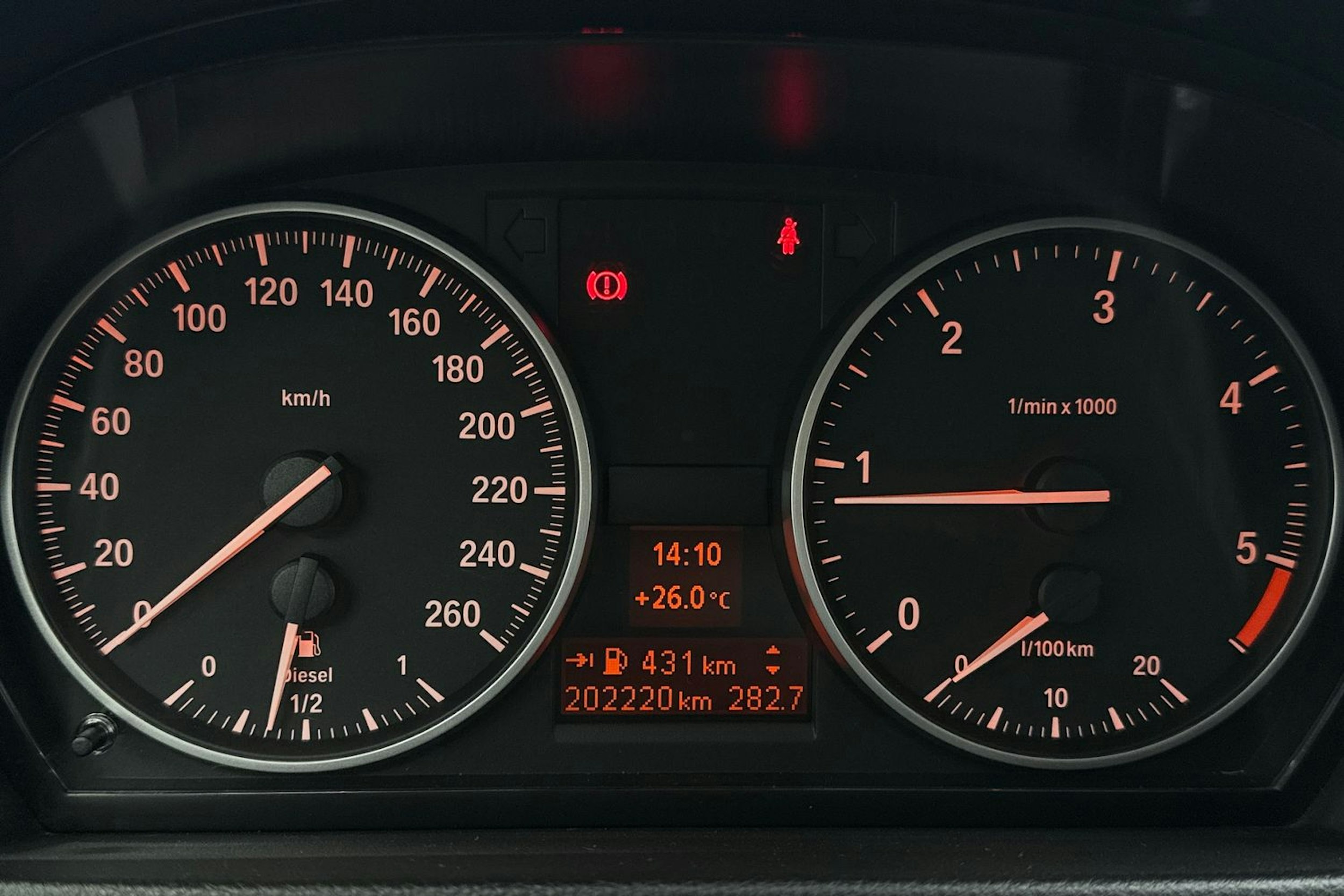 valkoinen BMW 320 2009 kuva 16.