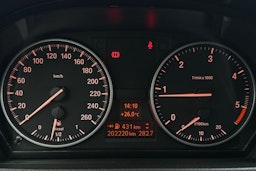 valkoinen BMW 320 2009 kuva 16.