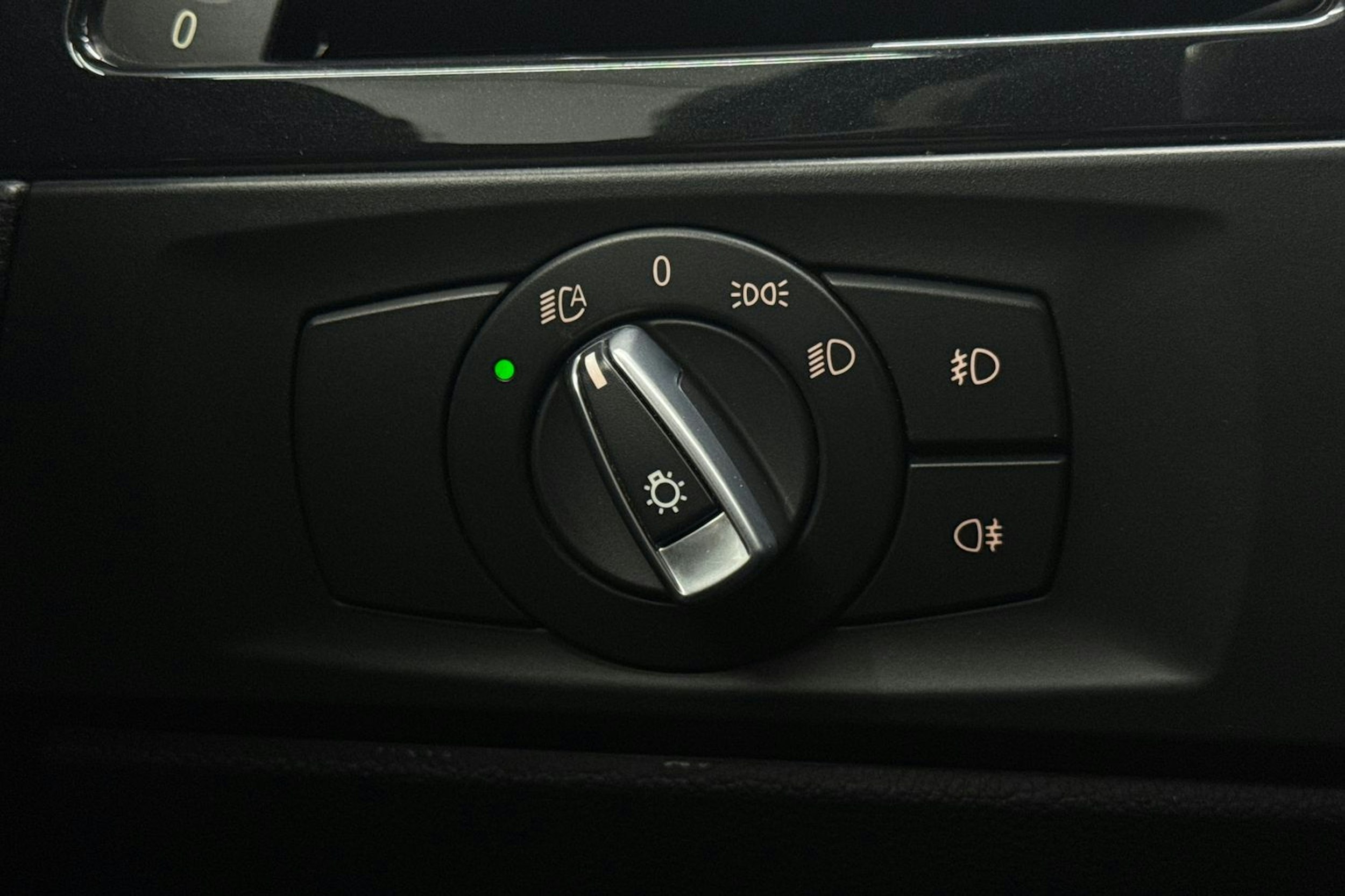 valkoinen BMW 320 2009 kuva 18.