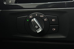 valkoinen BMW 320 2009 kuva 18.