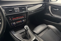valkoinen BMW 320 2009 kuva 19.