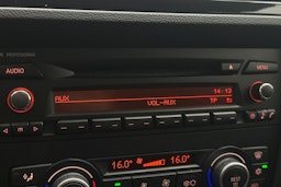 valkoinen BMW 320 2009 kuva 23.