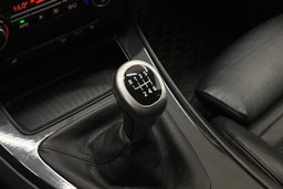 valkoinen BMW 320 2009 kuva 27.