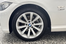 valkoinen BMW 320 2009 kuva 31.