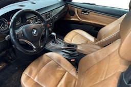 sininen BMW 320 2010 kuva 3.