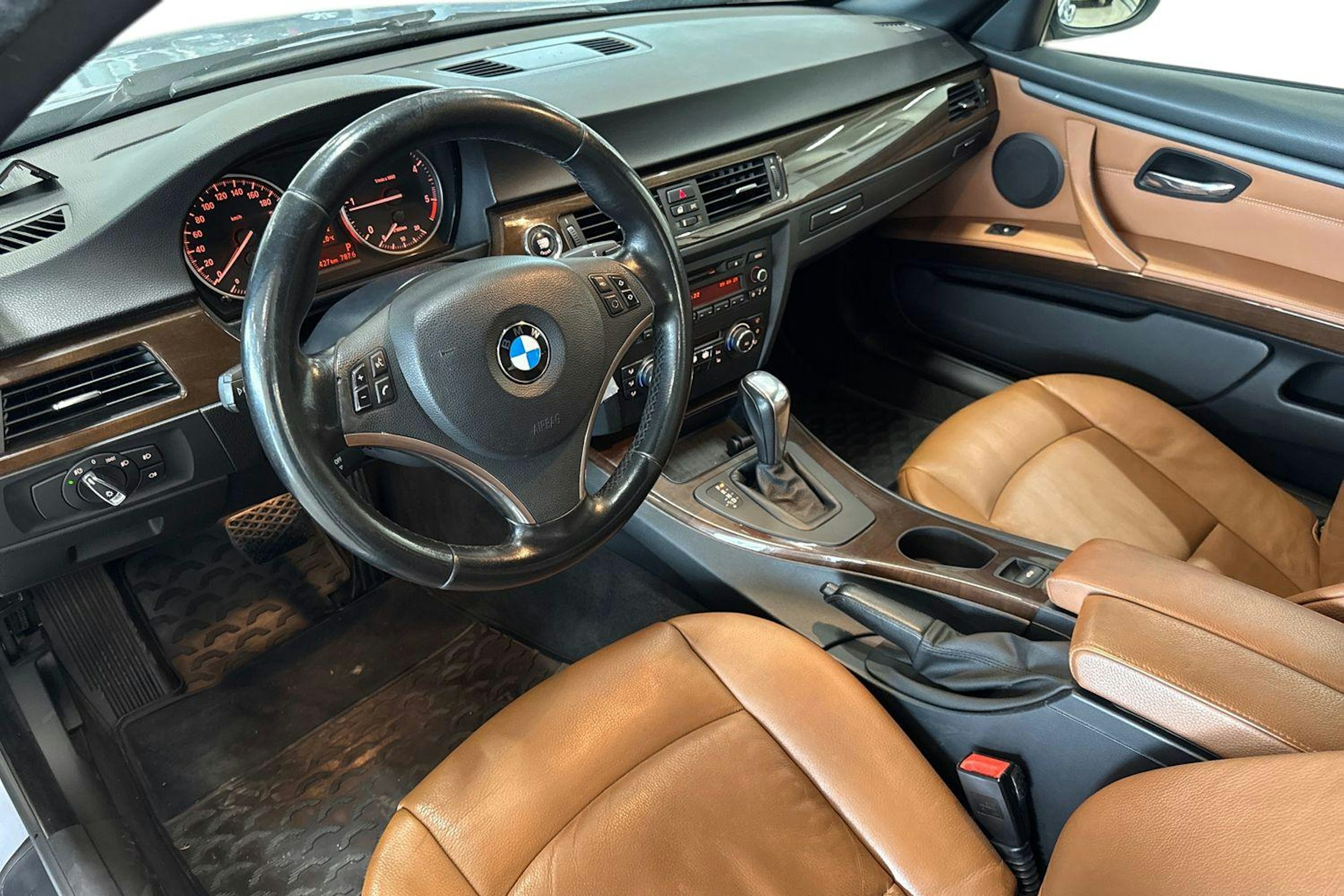 sininen BMW 320 2010 kuva 7.