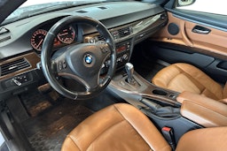 sininen BMW 320 2010 kuva 7.