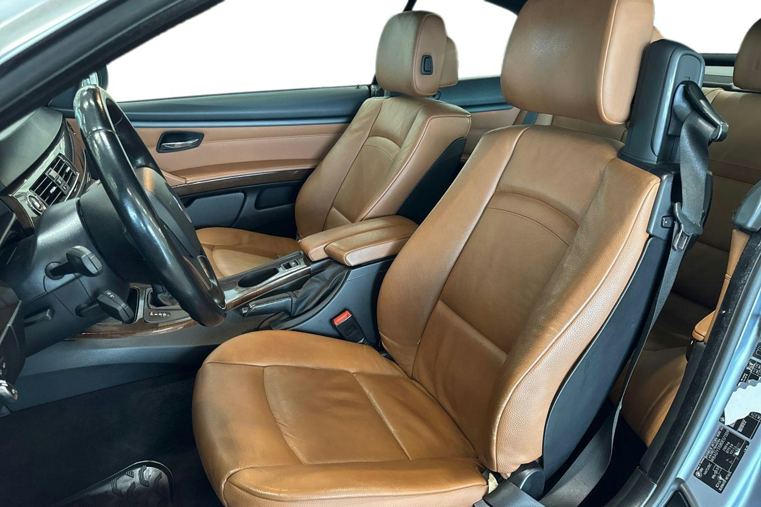 sininen BMW 320 2010 kuva 9.