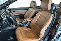 sininen BMW 320 2010 kuva 9.