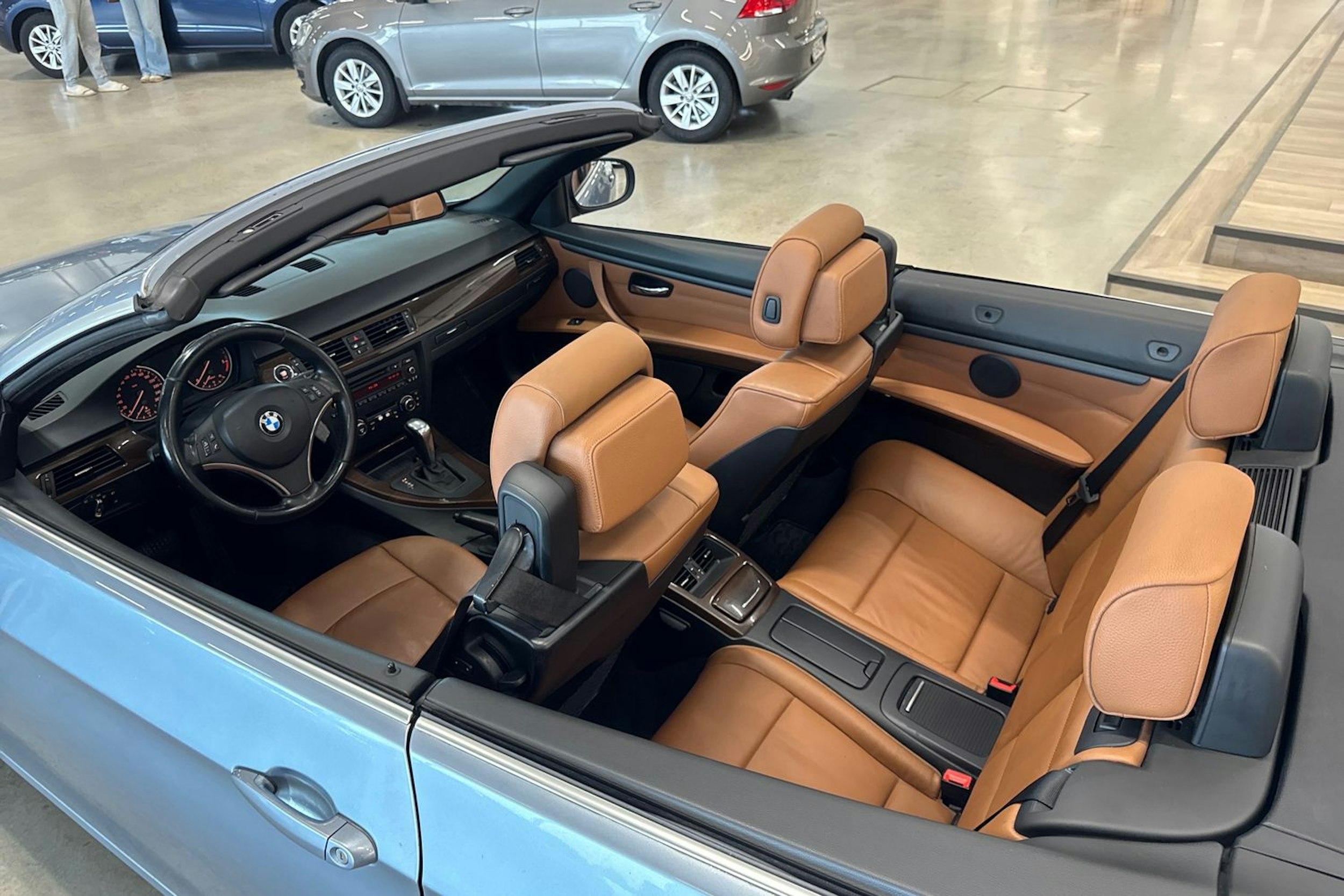 sininen BMW 320 2010 kuva 16.