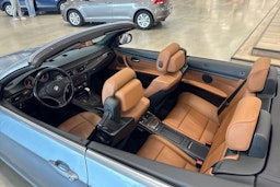 sininen BMW 320 2010 kuva 16.