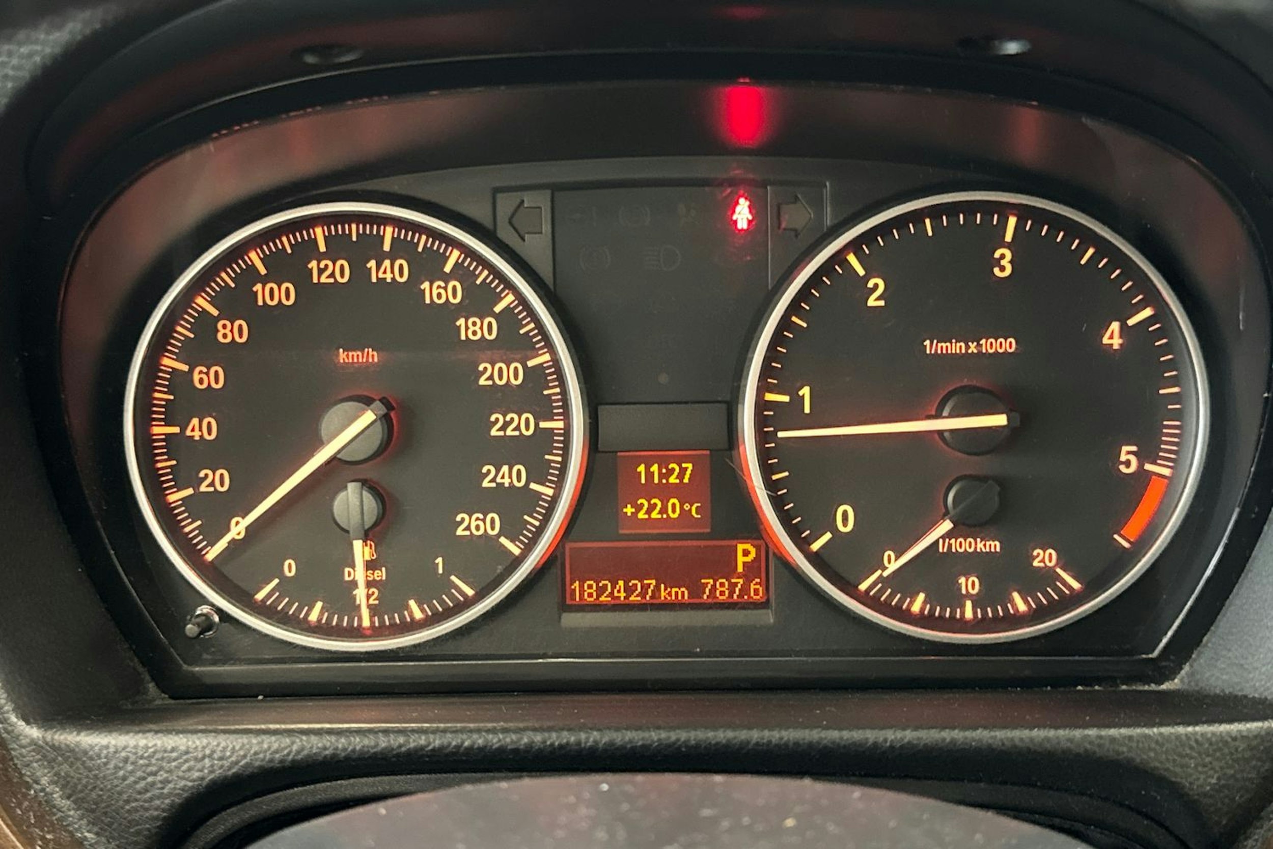 sininen BMW 320 2010 kuva 17.