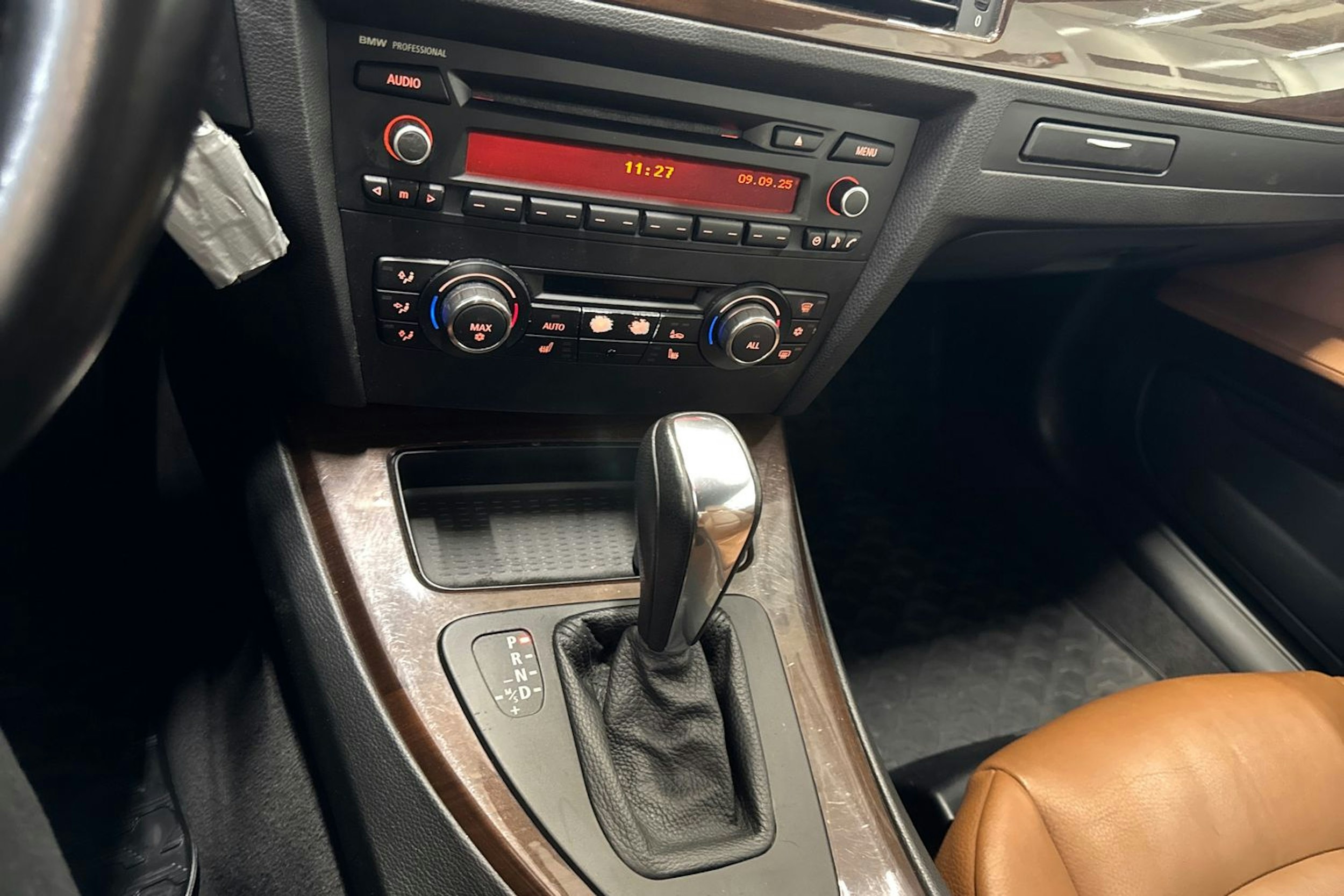 sininen BMW 320 2010 kuva 18.