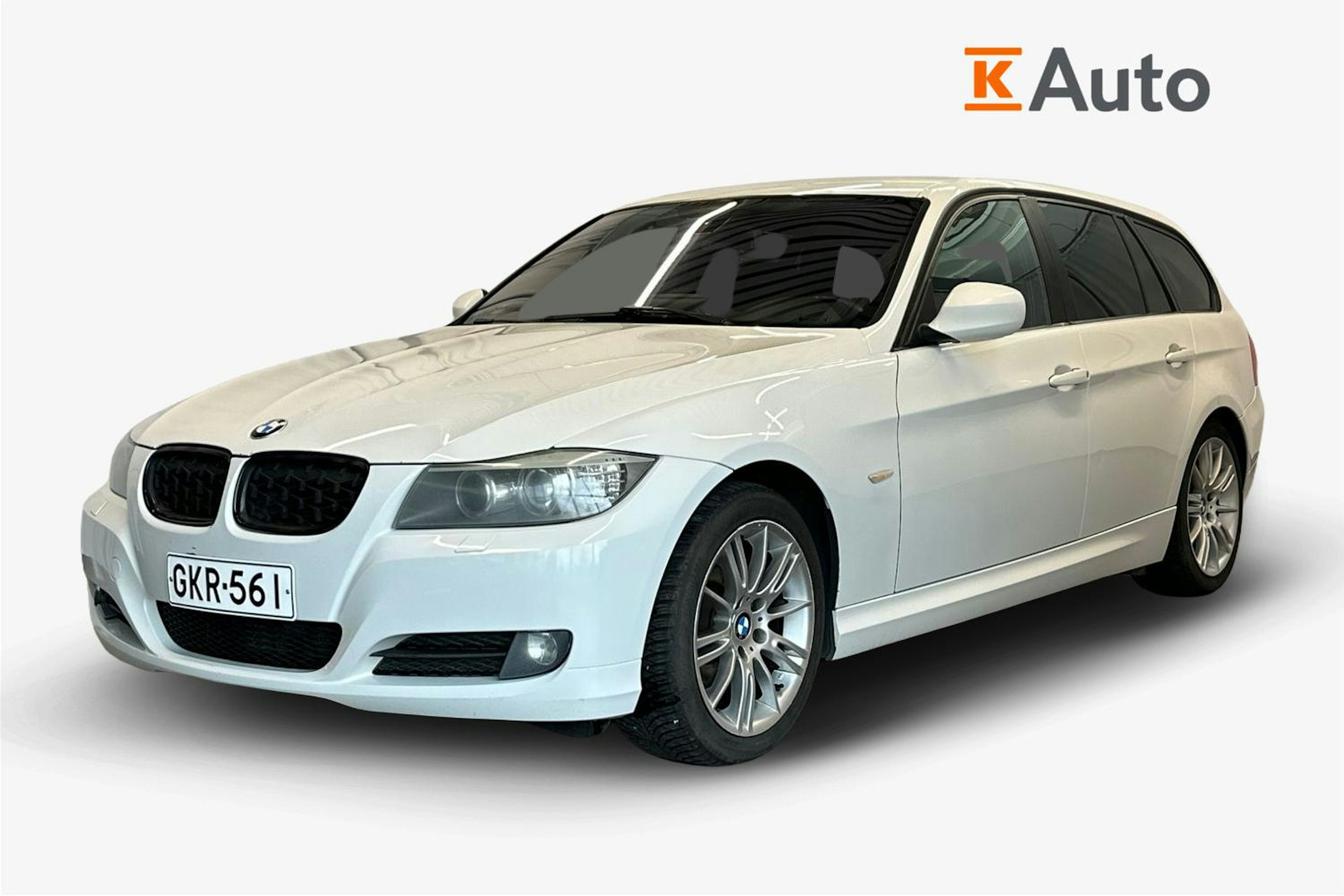 valkoinen BMW 320 2010 kuva 3.