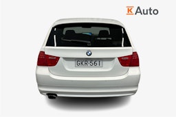 valkoinen BMW 320 2010 kuva 5.