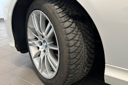 valkoinen BMW 320 2010 kuva 9.