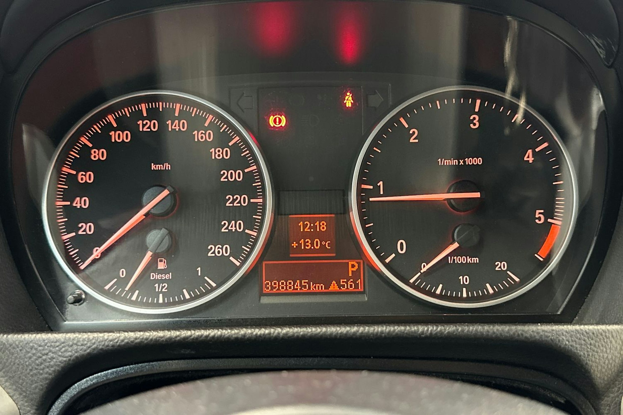 valkoinen BMW 320 2010 kuva 12.