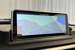 valkoinen BMW 320 2010 kuva 13.