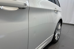 valkoinen BMW 320 2010 kuva 32.