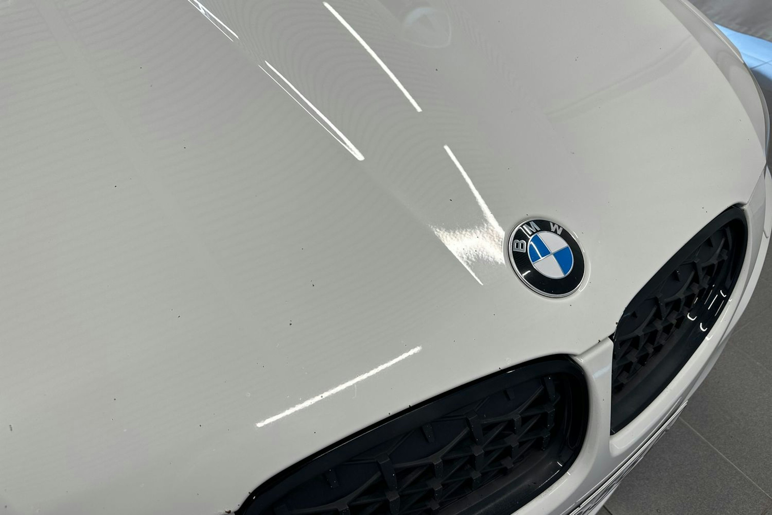 valkoinen BMW 320 2010 kuva 34.