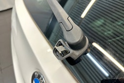 valkoinen BMW 320 2010 kuva 35.