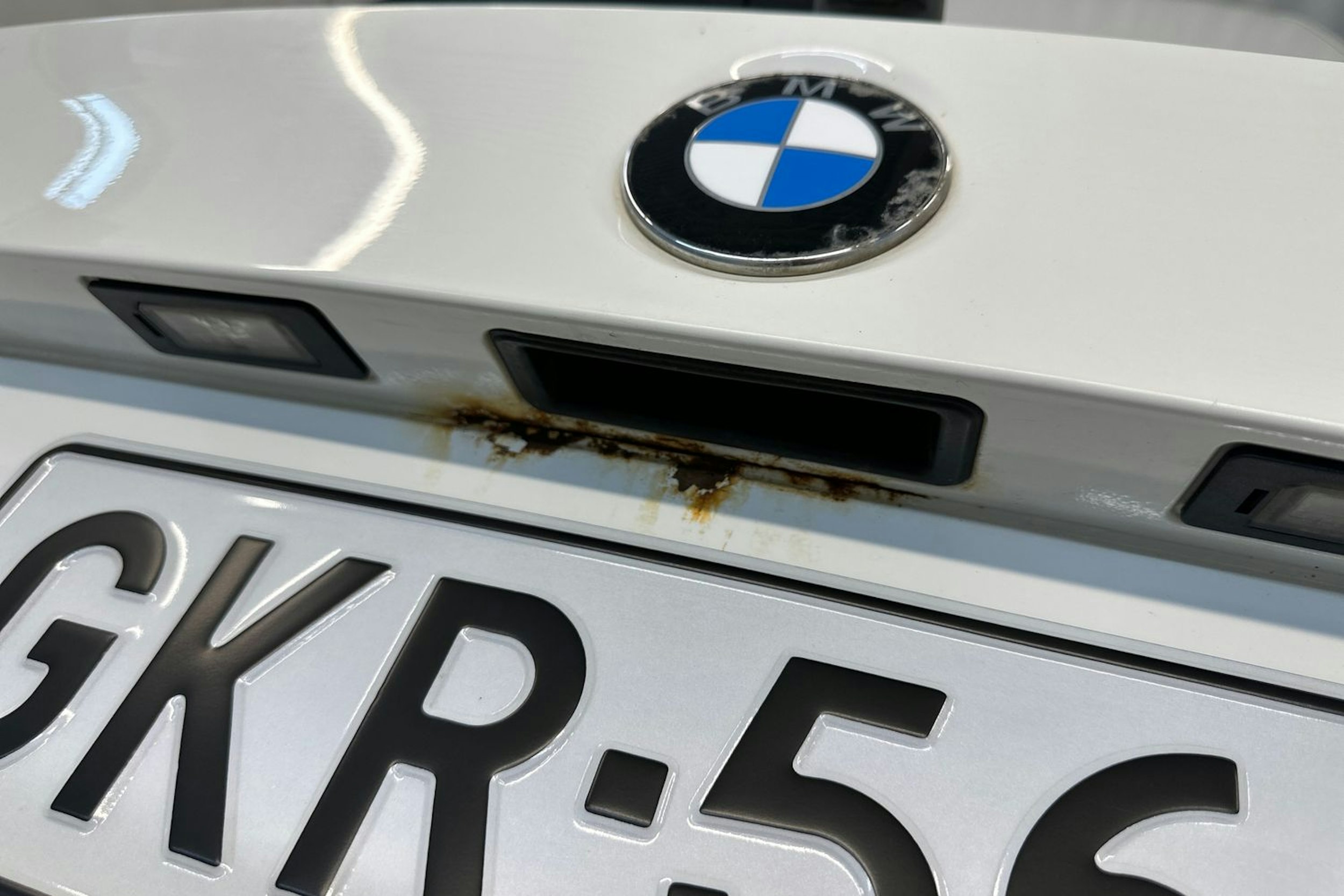 valkoinen BMW 320 2010 kuva 36.