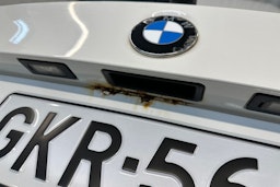 valkoinen BMW 320 2010 kuva 36.