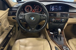 sininen BMW 320 2010 kuva 7.